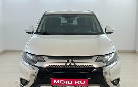 Mitsubishi Outlander III рестайлинг 3, 2018 год, 2 870 000 рублей, 2 фотография