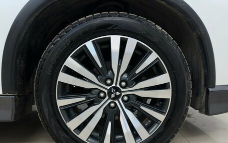 Mitsubishi Outlander III рестайлинг 3, 2018 год, 2 870 000 рублей, 17 фотография