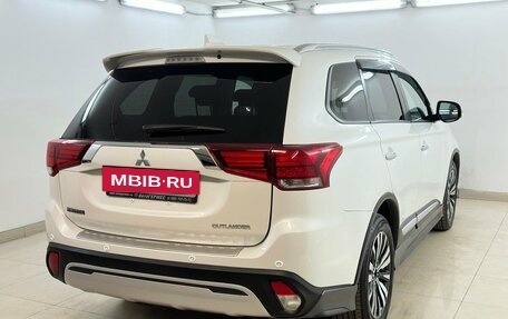 Mitsubishi Outlander III рестайлинг 3, 2018 год, 2 870 000 рублей, 4 фотография