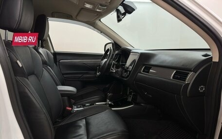 Mitsubishi Outlander III рестайлинг 3, 2018 год, 2 870 000 рублей, 13 фотография