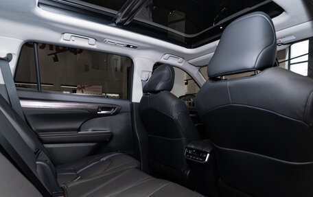 Toyota Highlander, 2026 год, 6 090 000 рублей, 27 фотография