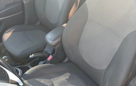 Hyundai Solaris II рестайлинг, 2012 год, 700 000 рублей, 10 фотография