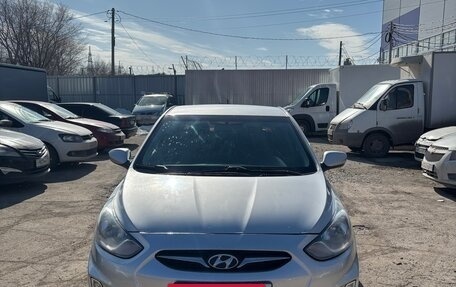 Hyundai Solaris II рестайлинг, 2012 год, 700 000 рублей, 2 фотография