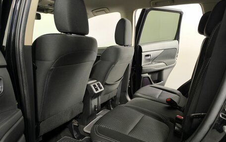 Mitsubishi Outlander III рестайлинг 3, 2021 год, 2 580 000 рублей, 10 фотография