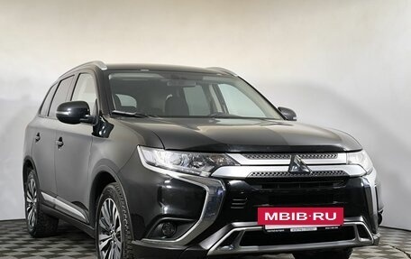 Mitsubishi Outlander III рестайлинг 3, 2021 год, 2 580 000 рублей, 3 фотография