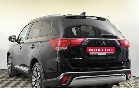 Mitsubishi Outlander III рестайлинг 3, 2021 год, 2 580 000 рублей, 6 фотография