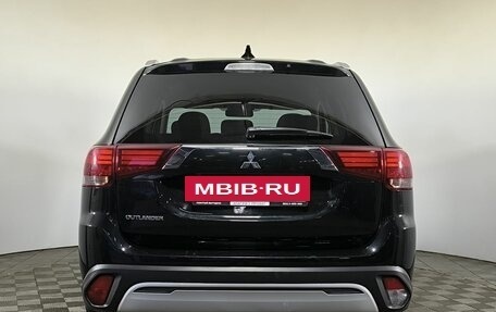 Mitsubishi Outlander III рестайлинг 3, 2021 год, 2 580 000 рублей, 5 фотография