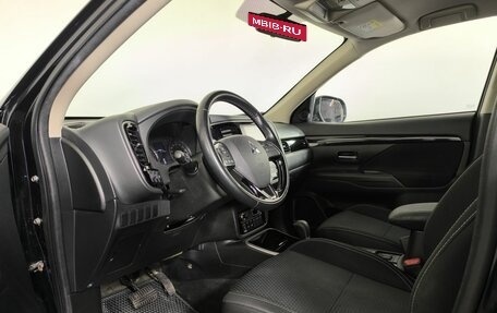 Mitsubishi Outlander III рестайлинг 3, 2021 год, 2 580 000 рублей, 8 фотография