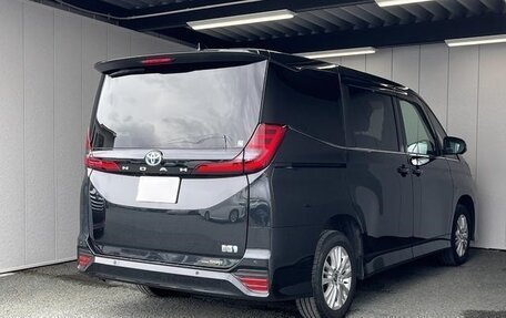 Toyota Noah, 2023 год, 2 590 000 рублей, 4 фотография