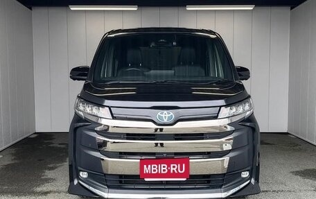Toyota Noah, 2023 год, 2 590 000 рублей, 2 фотография