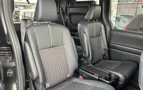 Toyota Noah, 2023 год, 2 590 000 рублей, 24 фотография