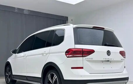 Volkswagen Touran III, 2022 год, 1 590 050 рублей, 4 фотография