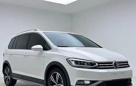 Volkswagen Touran III, 2022 год, 1 590 050 рублей, 6 фотография