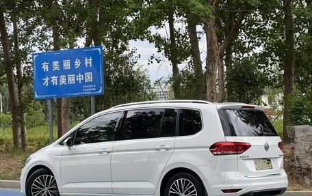 Volkswagen Touran III, 2022 год, 1 557 030 рублей, 3 фотография