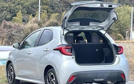 Toyota Yaris, 2022 год, 980 007 рублей, 7 фотография