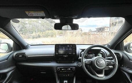 Toyota Yaris, 2022 год, 980 007 рублей, 8 фотография