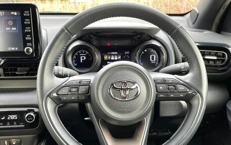 Toyota Yaris, 2022 год, 980 007 рублей, 13 фотография