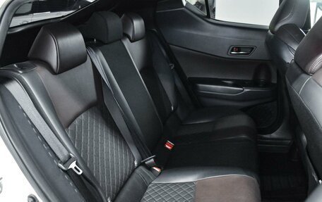 Toyota C-HR I рестайлинг, 2018 год, 2 399 000 рублей, 11 фотография