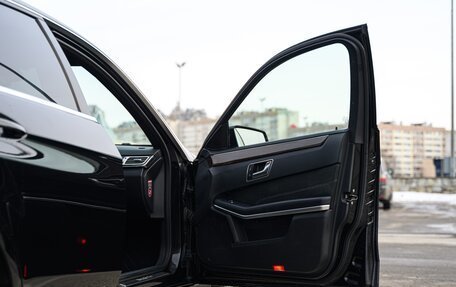 Mercedes-Benz E-Класс, 2015 год, 1 800 000 рублей, 29 фотография