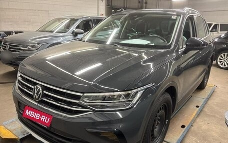 Volkswagen Tiguan II, 2022 год, 2 490 000 рублей, 1 фотография