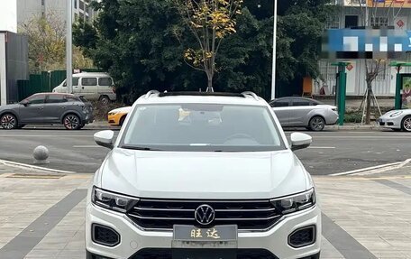 Volkswagen T-Roc I, 2022 год, 1 430 050 рублей, 2 фотография