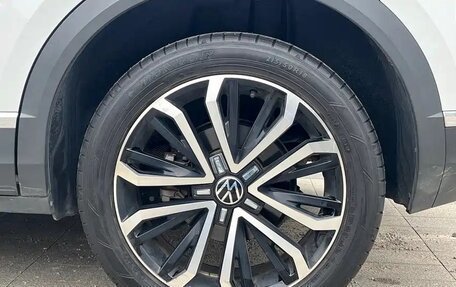 Volkswagen T-Roc I, 2022 год, 1 430 050 рублей, 13 фотография