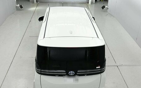 Toyota Voxy, 2023 год, 2 901 060 рублей, 4 фотография