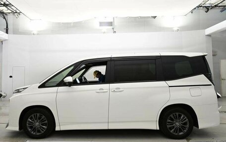 Toyota Voxy, 2023 год, 2 901 060 рублей, 8 фотография