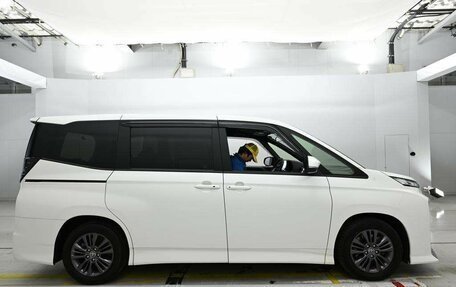 Toyota Voxy, 2023 год, 2 901 060 рублей, 7 фотография