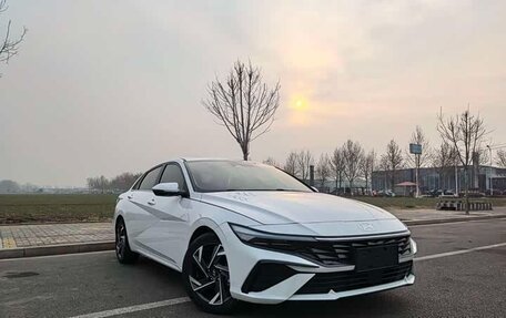 Hyundai Elantra, 2023 год, 1 600 000 рублей, 2 фотография