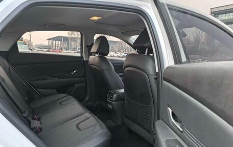 Hyundai Elantra, 2023 год, 1 600 000 рублей, 10 фотография