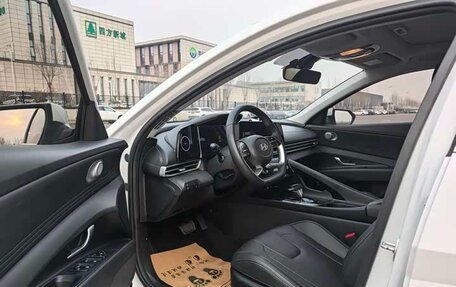 Hyundai Elantra, 2023 год, 1 600 000 рублей, 12 фотография