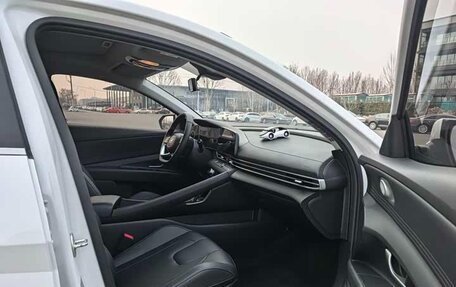 Hyundai Elantra, 2023 год, 1 600 000 рублей, 13 фотография