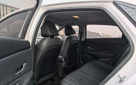 Hyundai Elantra, 2023 год, 1 600 000 рублей, 16 фотография