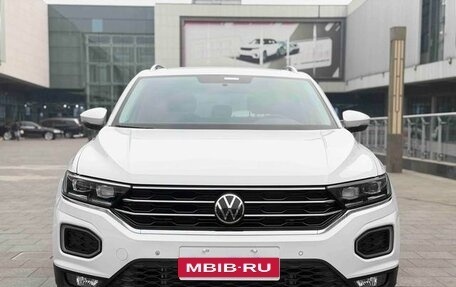Volkswagen T-Roc I, 2022 год, 1 580 000 рублей, 2 фотография