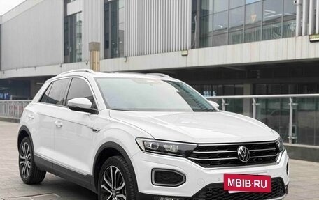 Volkswagen T-Roc I, 2022 год, 1 580 000 рублей, 3 фотография