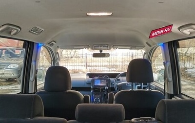 Toyota Voxy II, 2013 год, 1 695 000 рублей, 1 фотография