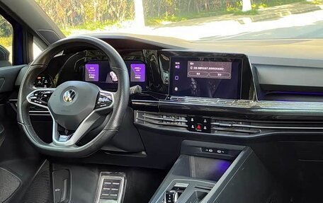 Volkswagen Golf VIII, 2023 год, 1 900 000 рублей, 20 фотография