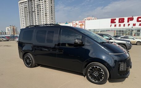 Hyundai Staria, 2021 год, 5 700 000 рублей, 3 фотография