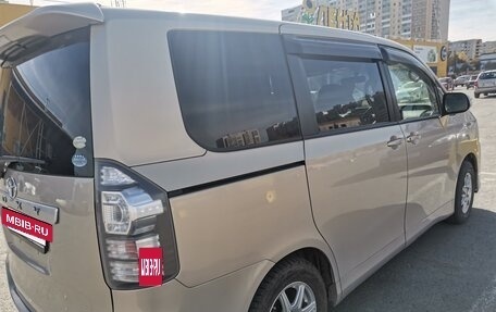 Toyota Voxy II, 2013 год, 1 695 000 рублей, 4 фотография