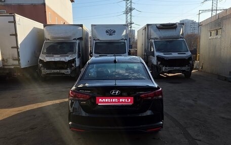 Hyundai Solaris II рестайлинг, 2021 год, 1 800 000 рублей, 7 фотография