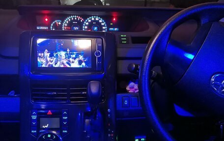 Toyota Voxy II, 2013 год, 1 695 000 рублей, 9 фотография