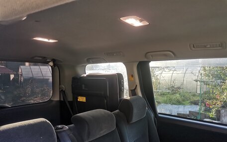 Toyota Voxy II, 2013 год, 1 695 000 рублей, 7 фотография