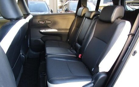 Toyota Wish II, 2017 год, 1 233 000 рублей, 28 фотография