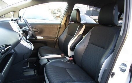 Toyota Wish II, 2017 год, 1 233 000 рублей, 25 фотография