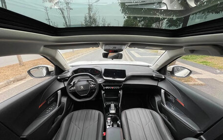 Peugeot 2008 II, 2021 год, 1 470 000 рублей, 4 фотография