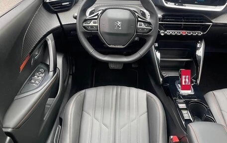 Peugeot 2008 II, 2021 год, 1 470 000 рублей, 6 фотография