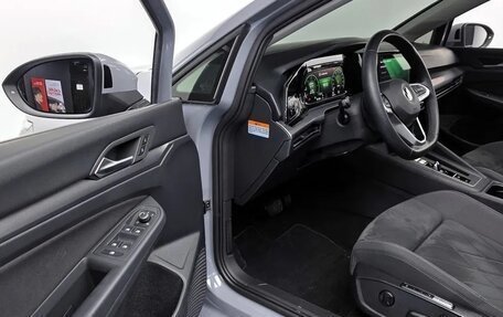 Volkswagen Golf VIII, 2023 год, 2 220 000 рублей, 10 фотография