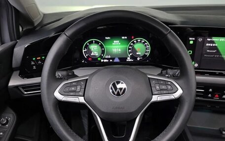 Volkswagen Golf VIII, 2023 год, 2 220 000 рублей, 15 фотография