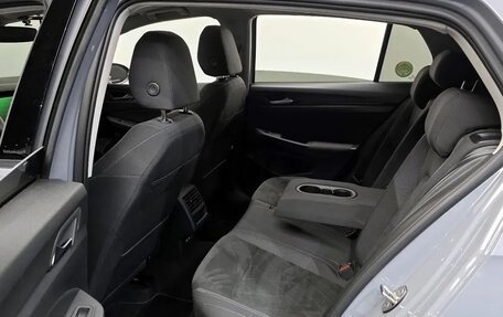 Volkswagen Golf VIII, 2023 год, 2 220 000 рублей, 18 фотография